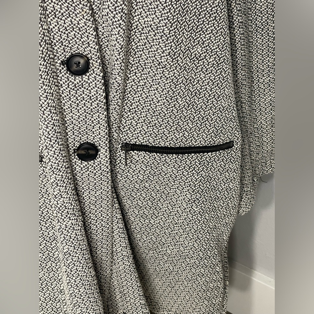 Maurices Plus Size Gray Button Front Cardigan
Coat Size XXXL Worn Once - Picture 3 of 8